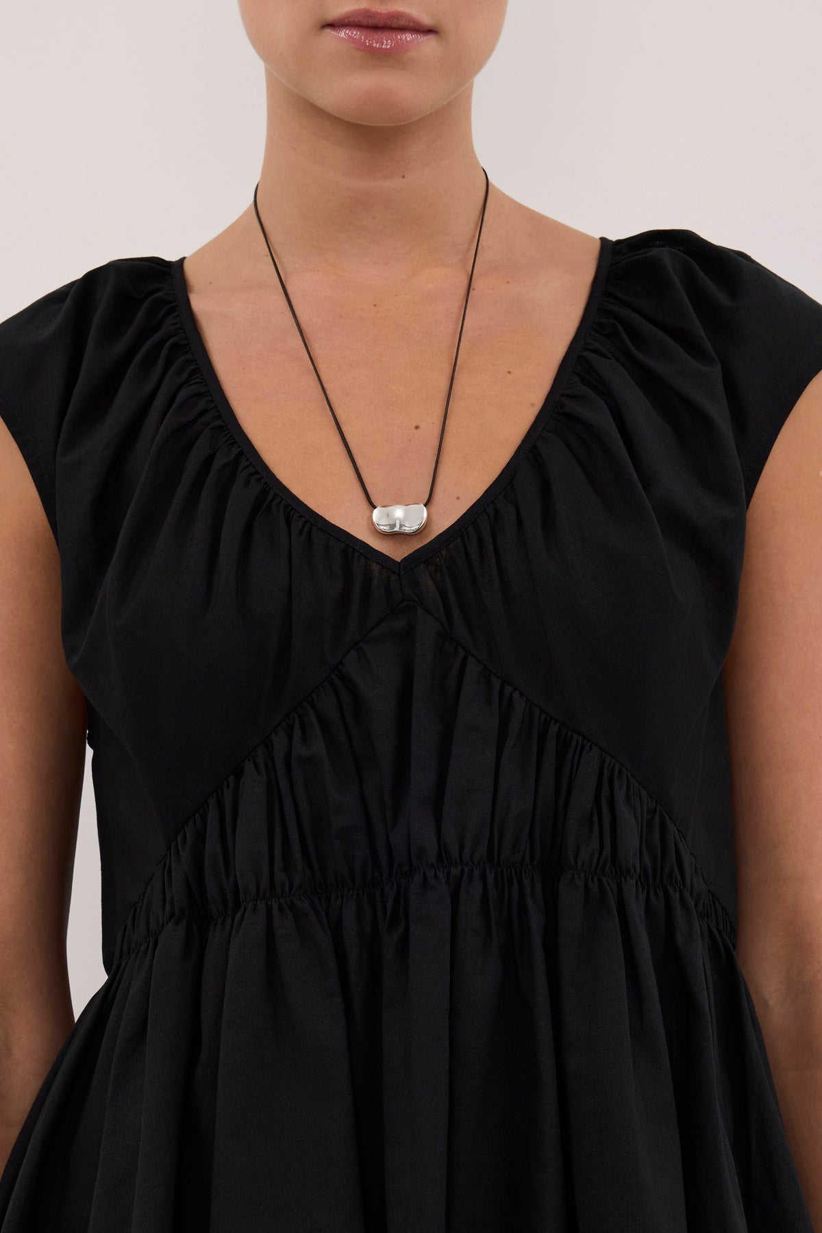 BILLIE BLACK LINEN BLEND TOP