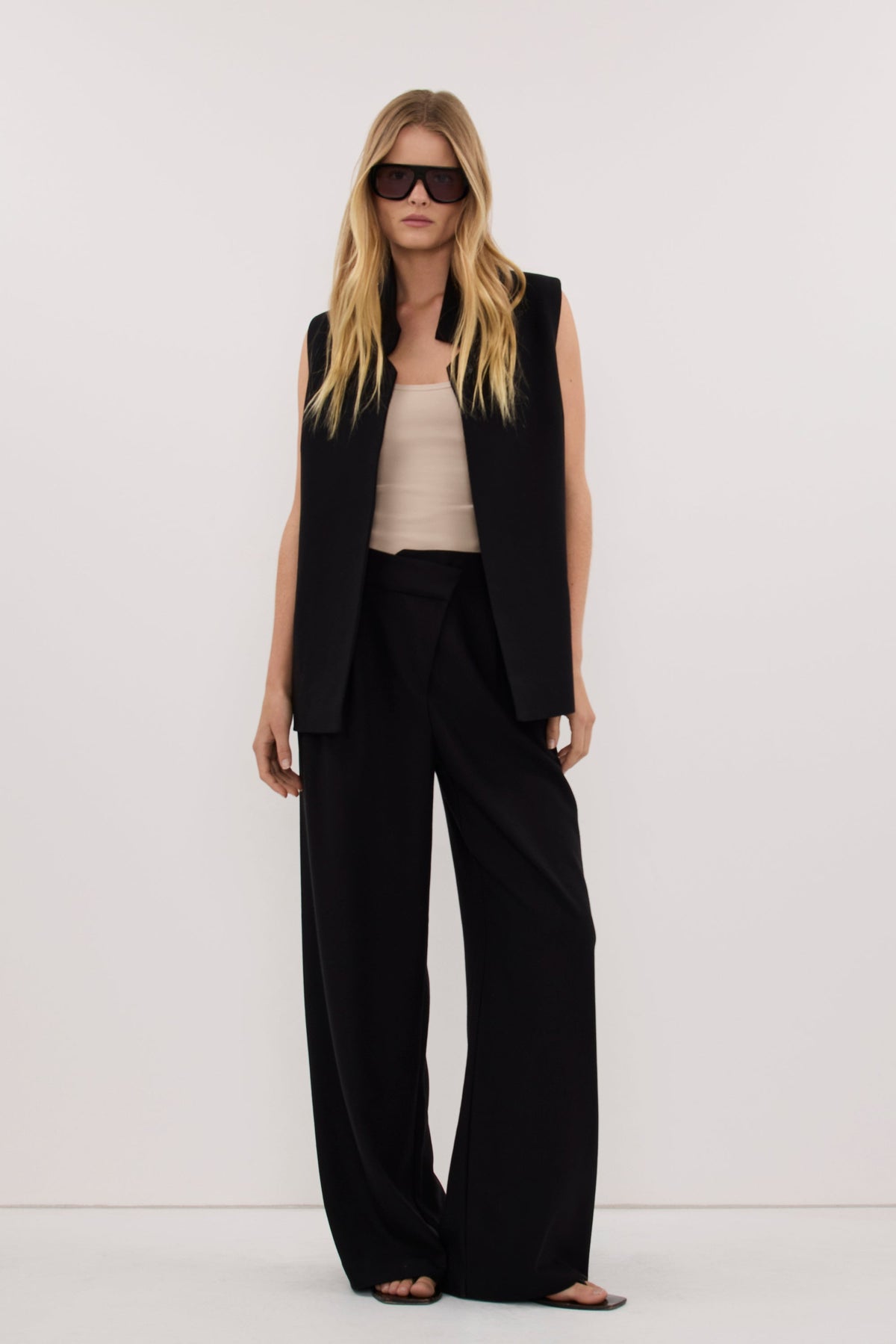 VIDA BLACK STAND COLLAR VEST TOP